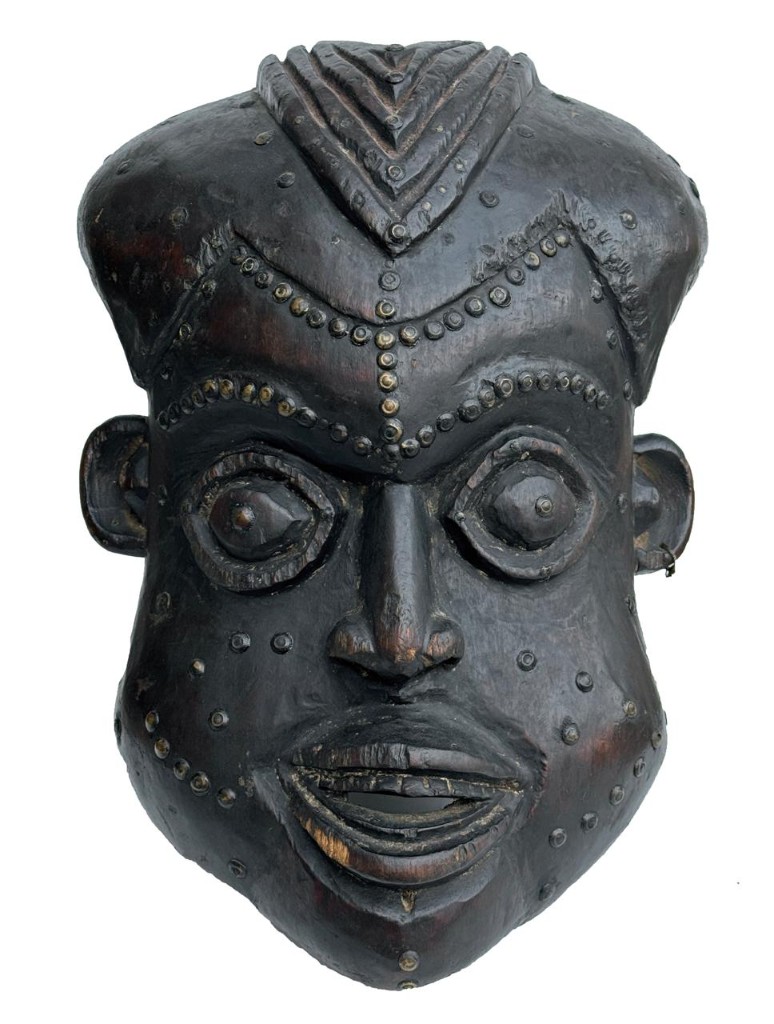 Masque rituel africain ancien en bois sombre